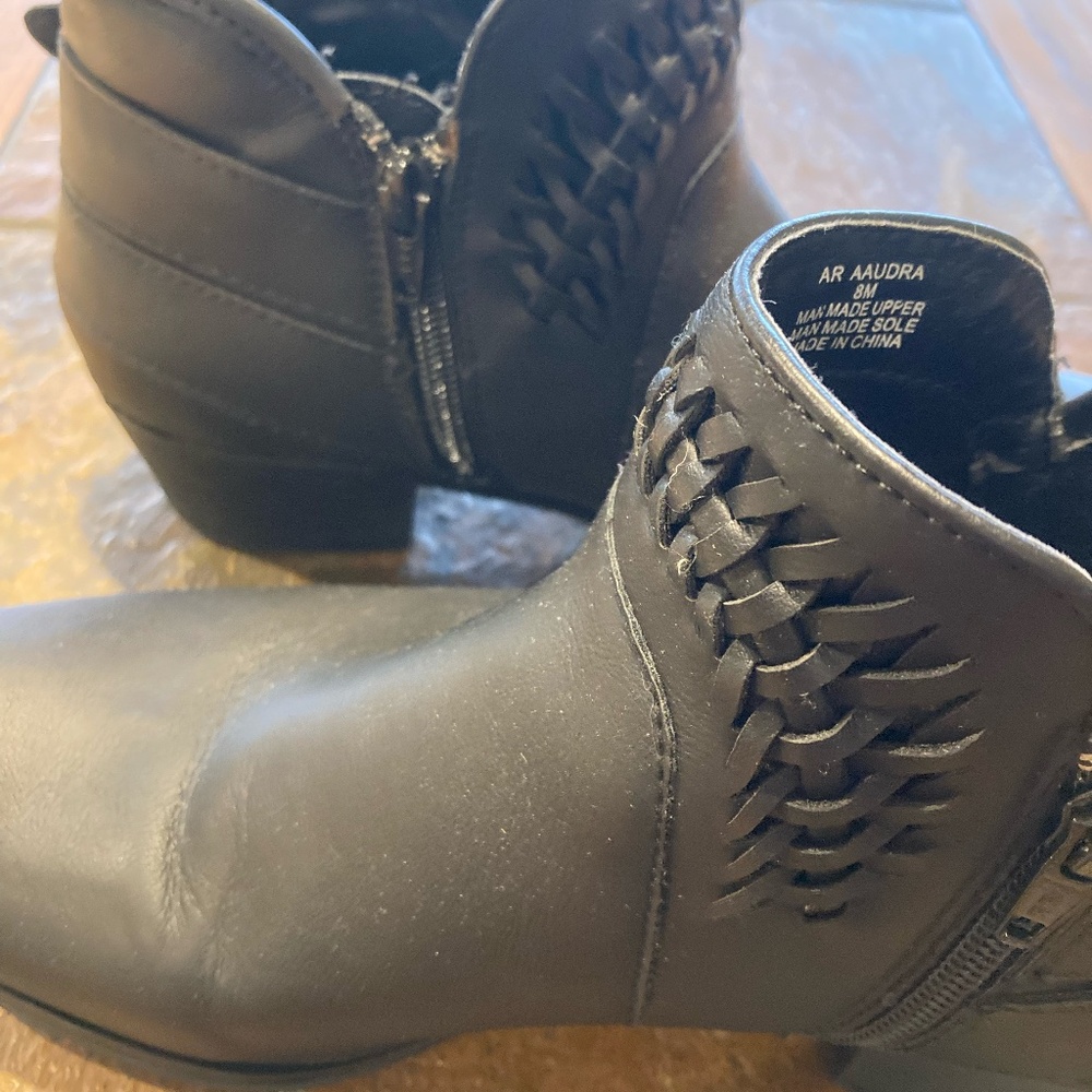 American Rag Booties - Picture 2 of 8